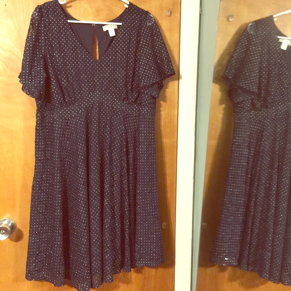 Motherhood navy NWOT w/ flutter cap sleeves - Picture 1 of 8